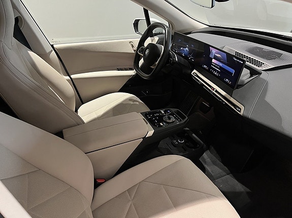 BMW iX 9 of 20