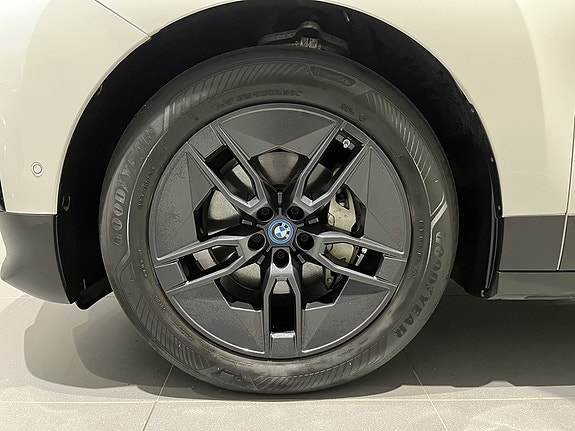BMW iX 5 of 20