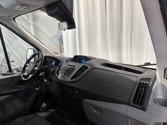 Ford Transit 21 of 25