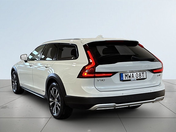 Volvo V90 Cross Country 4 of 21