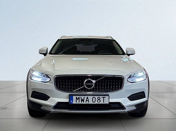 Volvo V90 Cross Country 2 of 21