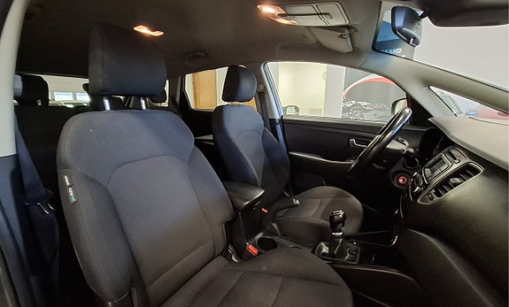 Kia Carens 13 of 26