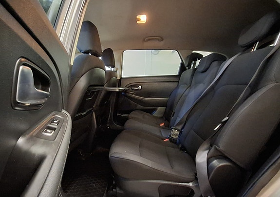 Kia Carens 15 of 26