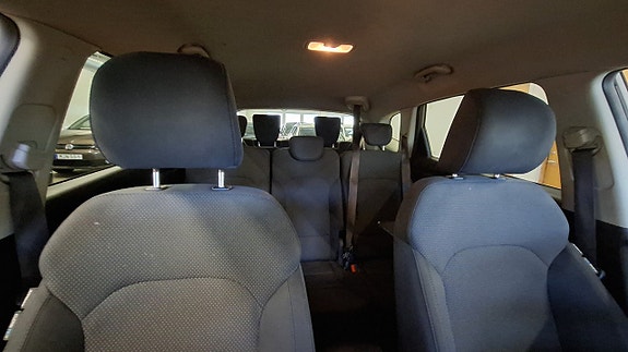 Kia Carens 14 of 26