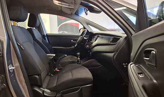 Kia Carens 12 of 26