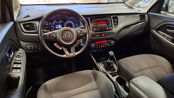 Kia Carens 2 of 26
