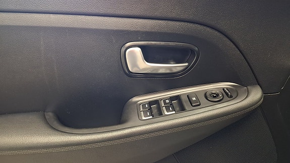 Kia Carens 22 of 26
