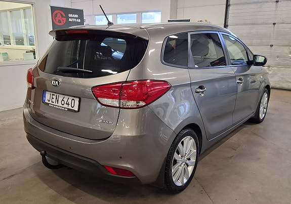 Kia Carens 5 of 26