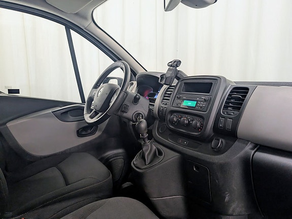 Renault Trafic 7 of 12