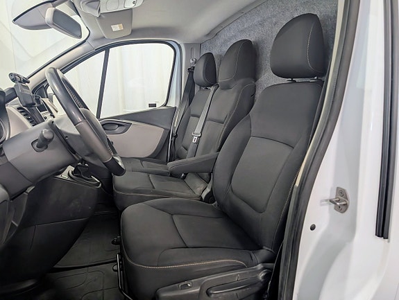 Renault Trafic 8 of 12