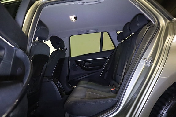 BMW 320d 15 of 25