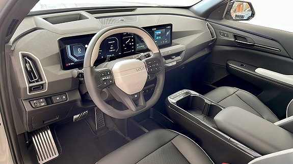 Kia EV5 8 of 12