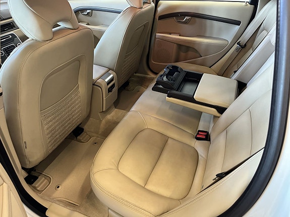 Volvo XC70 14 of 30
