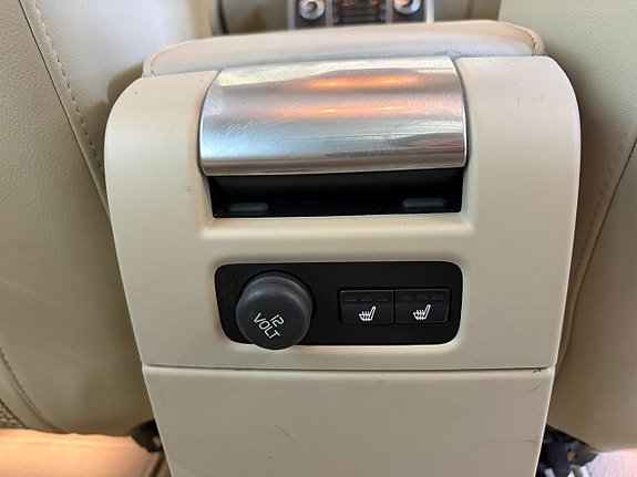 Volvo XC70 26 of 30