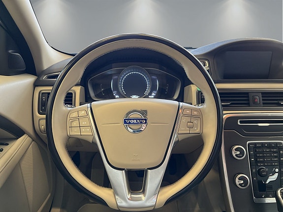 Volvo XC70 12 of 30