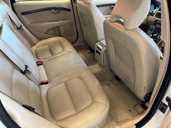 Volvo XC70 13 of 30