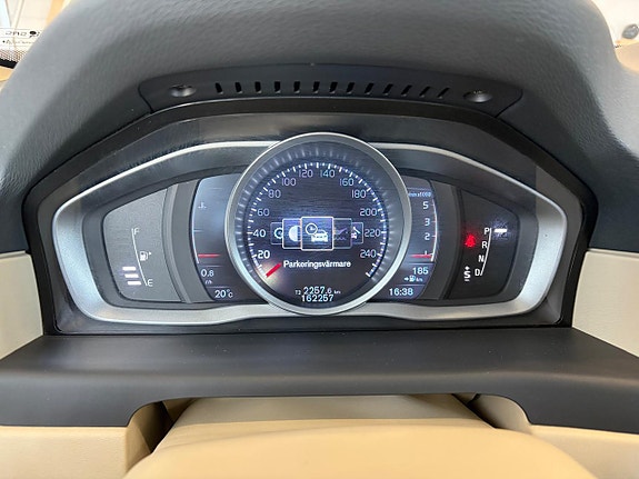 Volvo XC70 16 of 30