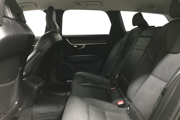 Volvo V90 Cross Country 14 of 28