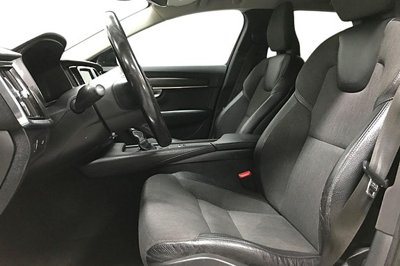 Volvo V90 Cross Country 13 of 28