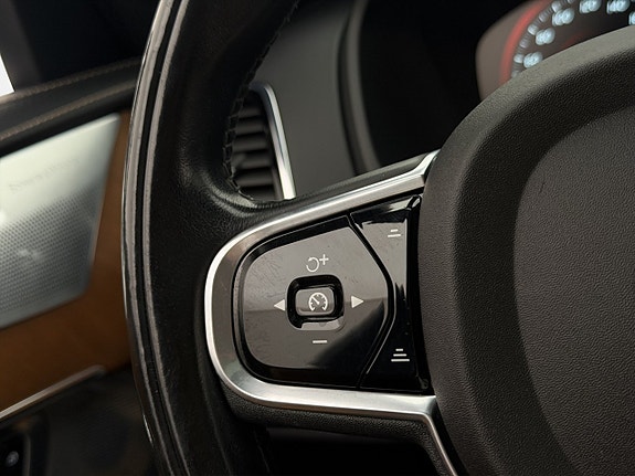 Volvo XC90 19 of 30