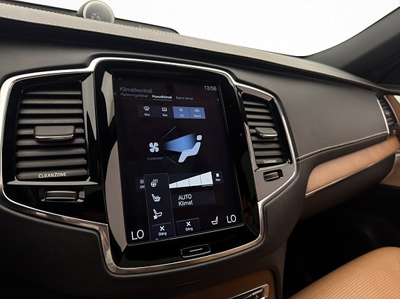 Volvo XC90 30 of 30