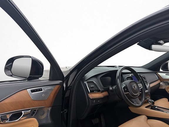 Volvo XC90 11 of 30