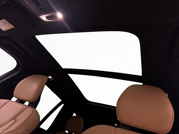 Volvo XC90 14 of 30