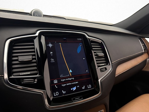 Volvo XC90 27 of 30