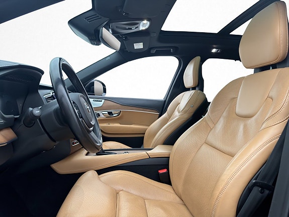 Volvo XC90 12 of 30