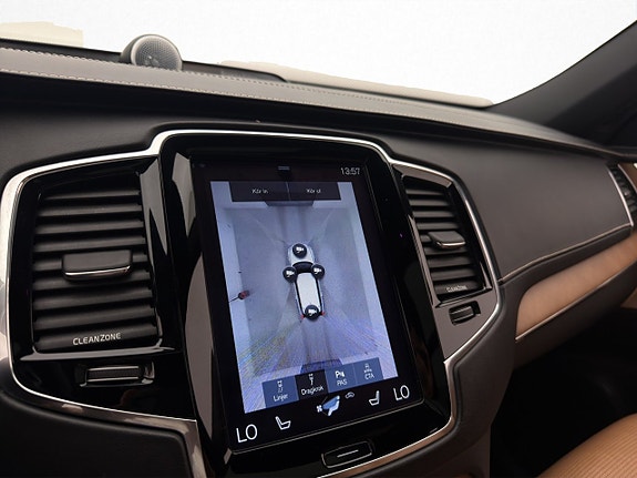 Volvo XC90 26 of 30