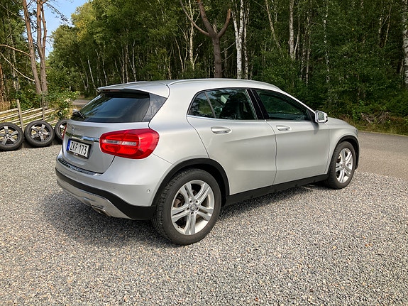 Mercedes-Benz GLA200 d 2 of 6