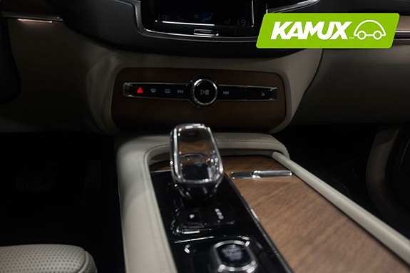 Volvo XC90 11 of 26