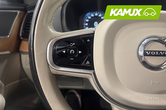 Volvo XC90 25 of 26
