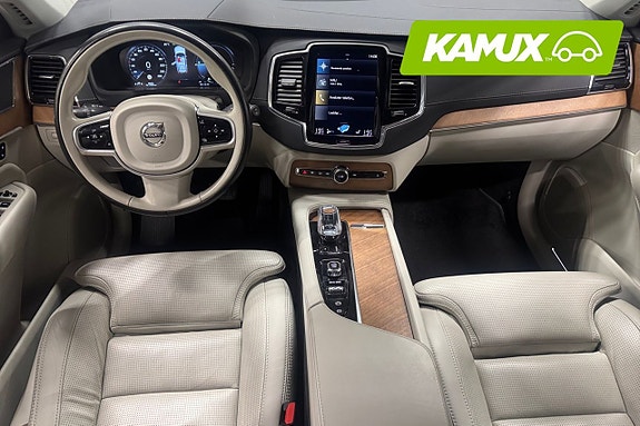 Volvo XC90 10 of 26