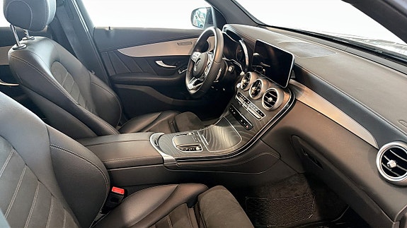 Mercedes-Benz GLC300 e 3 of 9