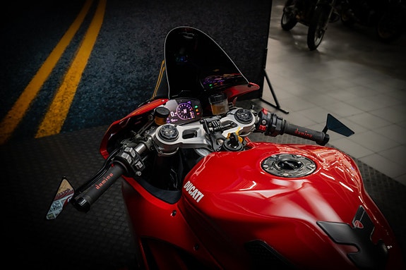 Ducati Panigale V2 *Arrow* 13 of 16