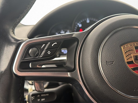 Porsche Cayenne 17 of 30