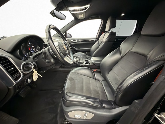 Porsche Cayenne 11 of 30