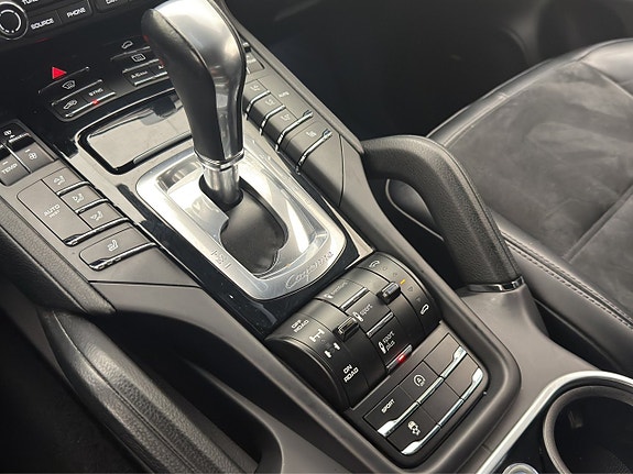 Porsche Cayenne 26 of 30