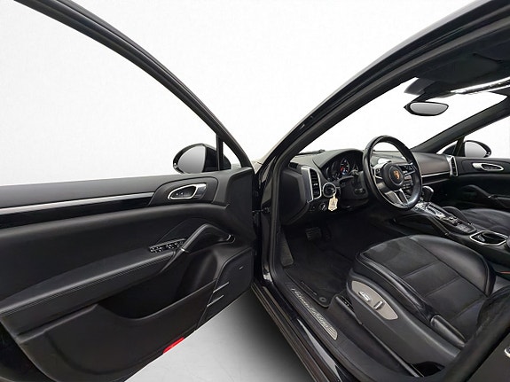 Porsche Cayenne 10 of 30
