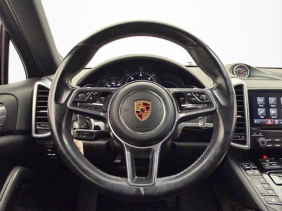Porsche Cayenne 13 of 30