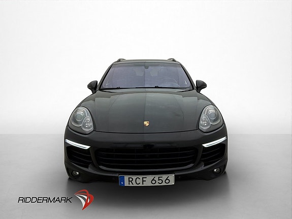 Porsche Cayenne 2 of 30
