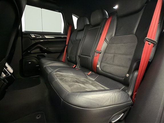 Porsche Cayenne 29 of 30