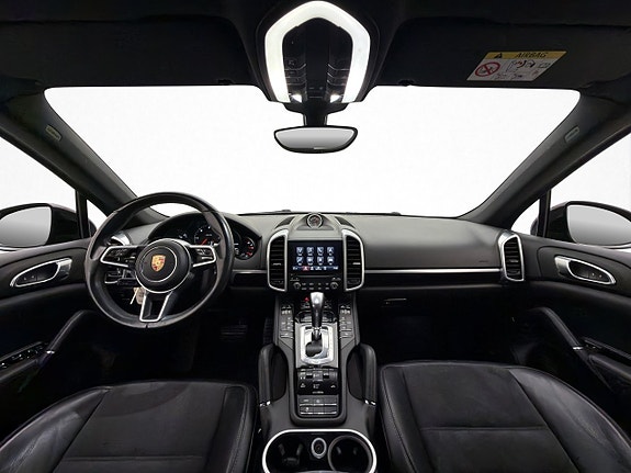 Porsche Cayenne 12 of 30