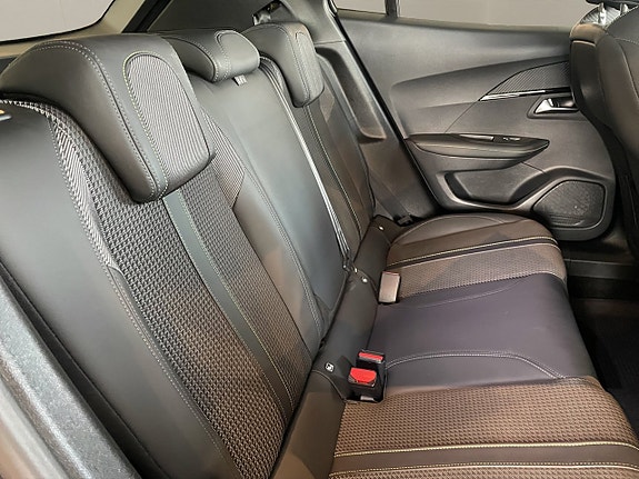 Peugeot 2008 14 of 15