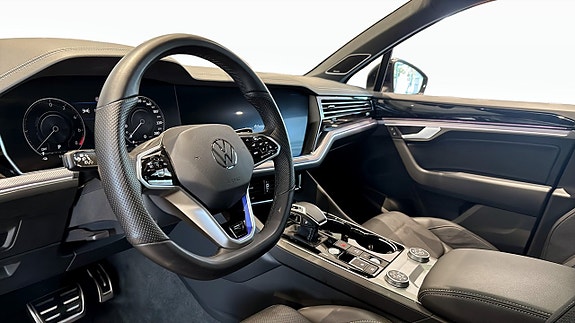 Volkswagen Touareg 2 of 15