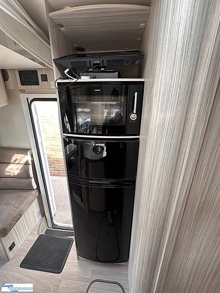 Elnagh T-LOFT 530 | 9-STEGS AUTOMAT | DIESELVÄRME | LÅGA MIL 11 of 20