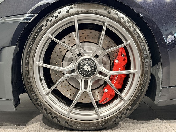 Porsche 911 GT3 12 of 30