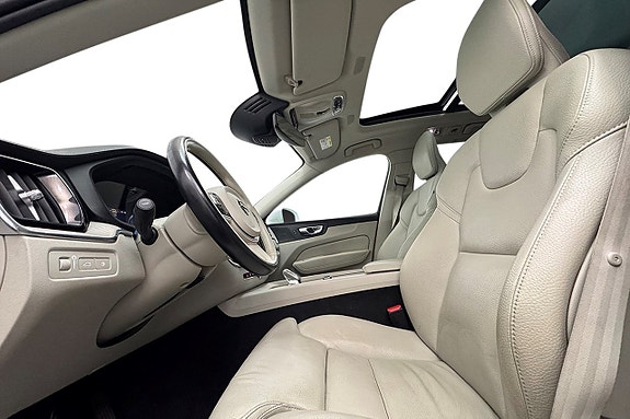 Volvo XC60 11 of 30