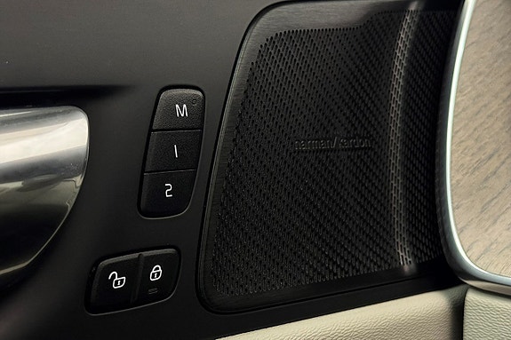 Volvo XC60 15 of 30
